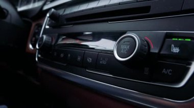 lüks bir araba cihazın kontrol sıcaklık