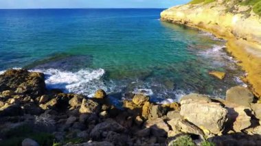 Rock sahil ve deniz 