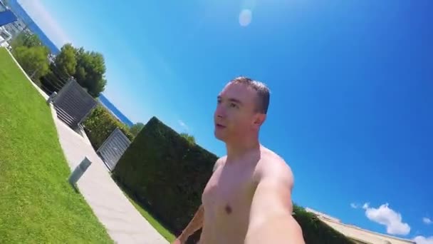 Man jumps into the swimming pool with gopro camera — Stock Video