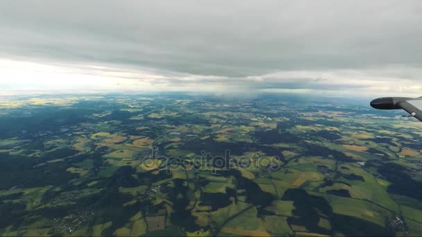 Villages autour des champs avec forêts — Video