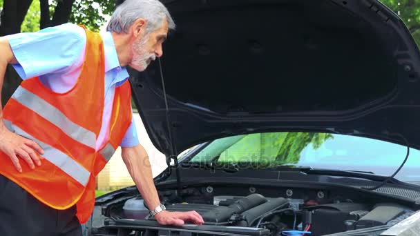 Senior Man Wears Warning Vest Controls Engine Car Doesn Know — Stock Video