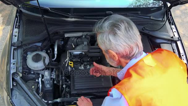 Senior Man Wears Warning Vest Controls Engine Car Shot Head — Stock Video