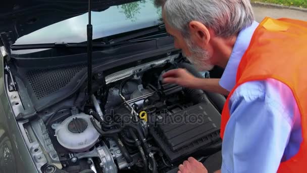 Senior Man Wears Warning Vest Controls Engine Car Closeup — Stock Video