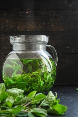 Nane çayı (lezzetli taze, nane aromalı limonata) menü konsepti. Yemek geçmişi. Üst Manzara. Boşluğu kopyala