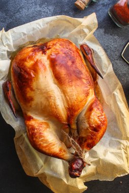 Tavuk ızgarası (kümes hayvanları, tüm tavuk) menü konsepti. Yemek geçmişi. Üst Manzara. Boşluğu kopyala