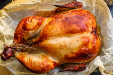 Tavuk ızgarası (kümes hayvanları, tüm tavuk) menü konsepti. Yemek geçmişi. Üst Manzara. Boşluğu kopyala