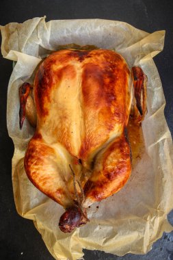 Tavuk ızgarası (kümes hayvanları, tüm tavuk) menü konsepti. Yemek geçmişi. Üst Manzara. Boşluğu kopyala