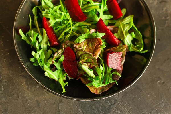 Beterraba Salada Mistura Folhas Beterraba Alface Arugula Acelga Vermelha Muito — Fotografia de Stock