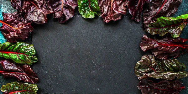 沙律叶 多汁小吃和维生素红色沙律 菜单概念 食品背景 顶视图 复制空间 — 图库照片