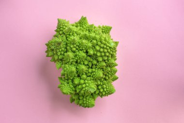 Romanesco karnabahar lahanası (lezzetli sebze, vitamin diyeti) menü konsepti. Yemek geçmişi. Üst Manzara. Boşluğu kopyala