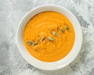 kabak havucu çorbası (ilk yemek, lezzetli sebze vitamini yemeği) menü konsepti. Yemek geçmişi. kopyalama alanı. Üst görünüm