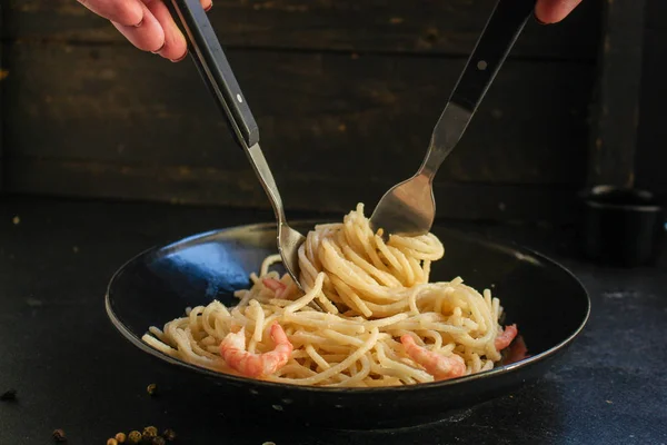 Pasta Räkor Spaghetti Räkor Grädde Sås Och Skaldjur Menyn Koncept — Stockfoto