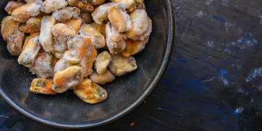 midye dondurulmuş (deniz ürünleri yarı bitmiş) menü konsepti. Geçmişi. Üst Manzara. Boşluğu kopyala