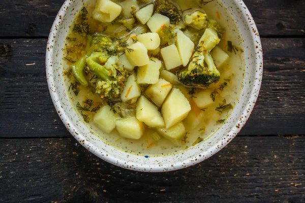 Soepbroccoli Bouillon Andere Groenten Vegetarisch Voorgerecht Menuconcept Achtergrond Bovenaanzicht Kopieerruimte — Stockfoto