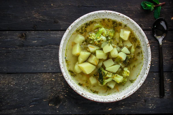 Soepbroccoli Bouillon Andere Groenten Vegetarisch Voorgerecht Menuconcept Achtergrond Bovenaanzicht Kopieerruimte — Stockfoto