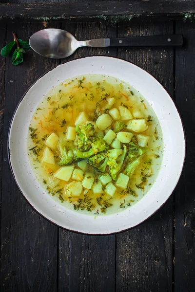 Soepbroccoli Bouillon Andere Groenten Vegetarisch Voorgerecht Menuconcept Achtergrond Bovenaanzicht Kopieerruimte — Stockfoto