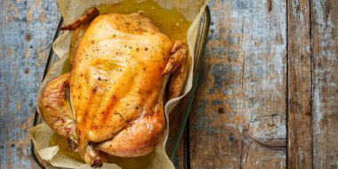 fırında tavuk, şenlik masası (tavuk ya da hindi) menü konsepti. Üst Manzara. metin için boşluk kopyala