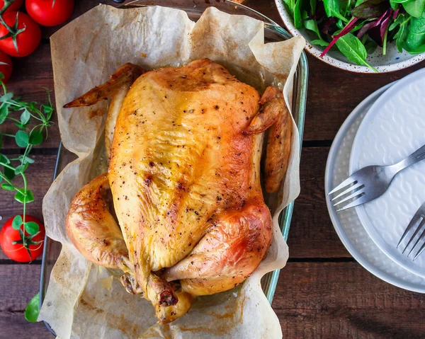 Gebackenes Huhn Festliche Tafel Henne Oder Truthahn Menükonzept Hintergrund Ansicht — Stockfoto