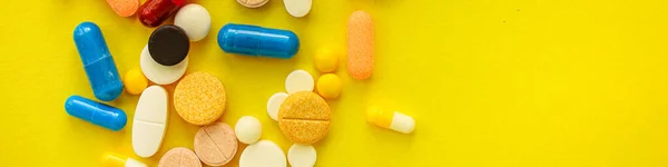 Pillen Verschillende Soorten Medicijnen Voor Ziekte Achtergrond Bovenaanzicht Kopieer Ruimte — Stockfoto