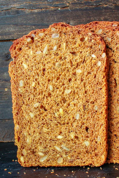 Czarny Chleb Żytni Przydatnymi Dodatkami Nasionami Plasterki Pieczywa Tle Koncepcji — Zdjęcie stockowe