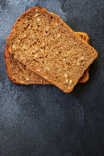Чорний Житній Хліб Корисними Добавками Насінням Пекарськими Скибочками Концептуальний Фон — стокове фото