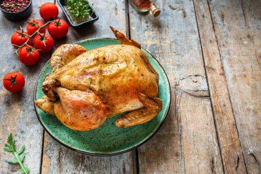 fırında tavuk, şenlik masası (tavuk ya da hindi) menü konsepti. Üst Manzara. text keto ya da paleo diyeti için boşluk kopyala