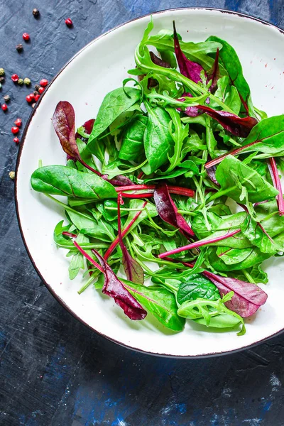 Gesunder Salat Blättermischsalat Mikrogemüse Saftige Zwischenmahlzeit Tomaten Lebensmittel Hintergrund Bild — Stockfoto