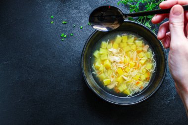 Tavuk çorbası sebzesi sağlıklı beslenme menüsü konsepti. Keto ya da paleo diyet gıda geçmişi. Metin için üst görünüm kopyalama alanı 