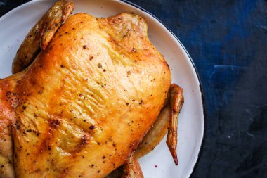 Fırında tavuk, kızarmış et menüsü konsepti. Yemek geçmişi. text keto ya da paleo diyeti için üst görünüm kopyalama alanı