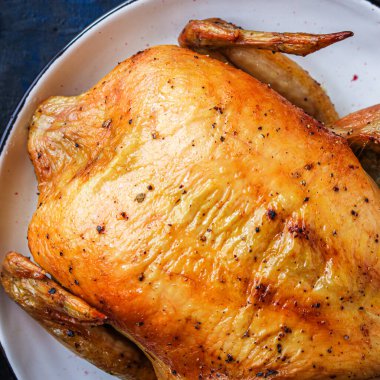 Fırında tavuk, kızarmış et menüsü konsepti. Yemek geçmişi. text keto ya da paleo diyeti için üst görünüm kopyalama alanı