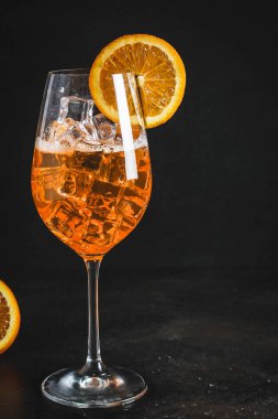 Portakallı limonata turunçgil, buzlu içecek içecek soda menüsü konsepti. Yemek geçmişi. Metin için üst görünüm kopyalama alanı