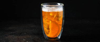 Portakallı limonata turunçgil, buzlu içecek içecek soda menüsü konsepti. Yemek geçmişi. Metin için üst görünüm kopyalama alanı