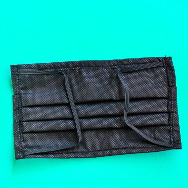 Virüs koruması için yüz maskesi, sağlık güvenliği için siyah renk. arkaplan, üst manzara. metin için boşluk kopyala