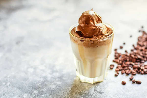 Dalgona Káva Trend Led Drinkcappuccino Nebo Latte Nadýchané Krémové Whippedmenu — Stock fotografie