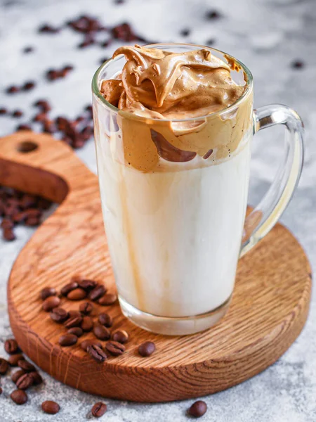 Dalgona Café Tendencia Hielo Drinkcappuccino Latte Esponjoso Cremoso Whippedmenu Concepto — Foto de Stock