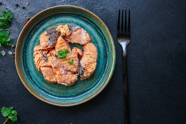 缶詰の鮭魚は錫の魚介類を保存することができますメニューのコンセプト背景 最上階だ テキストケトジェネティックな食事 パレオ ペスカタールのためのコピースペース — ストック写真