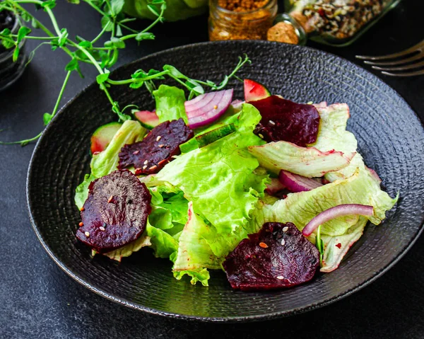 Rebanadas Remolacha Ensalada Saludable Lechuga Iceberg Verduras Concepto Menú Fondo —  Fotos de Stock