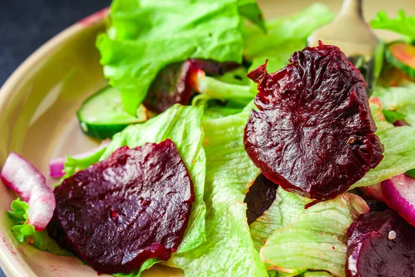 Healthy Salad Beetroot Slices Iceberg Lettuce Greens Menu Concept Food — Stock Photo, Image