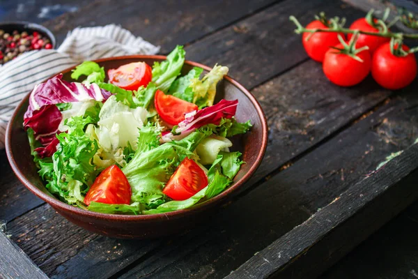 Ensalada Saludable Hojas Mezclan Ensalada Mezcla Micro Verduras Pepino Tomate —  Fotos de Stock