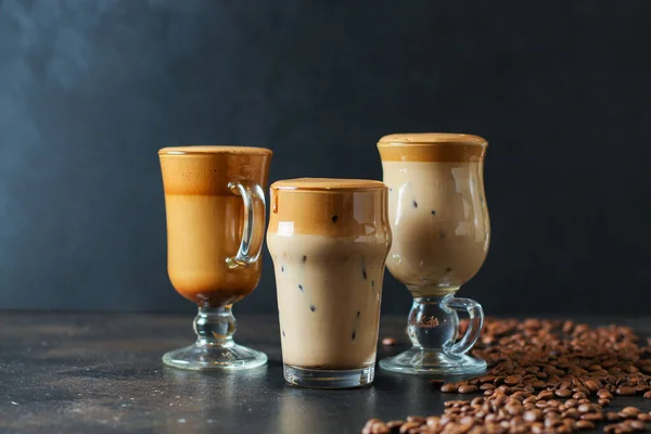 Dalgona Kaffe Trend Dricka Cappuccino Eller Latte Fluffig Krämig Vispad — Stockfoto