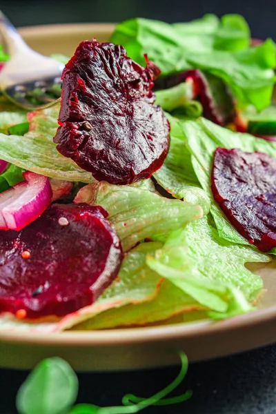 Healthy Salad Beetroot Slices Iceberg Lettuce Greens Menu Concept Food — Stock Photo, Image
