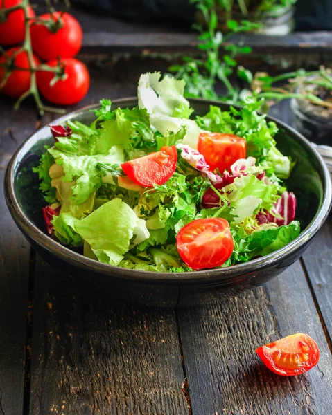 Ensalada Saludable Hojas Mezclan Ensalada Mezcla Micro Verduras Pepino Tomate — Foto de Stock