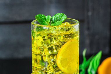 Limonata, buzlu içecek, menü, sağlıklı beslenme. metin için yiyecek arkaplan üst görünümü kopyalama alanı