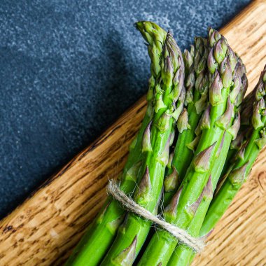 kuşkonmaz, taze yeşil sebzeler sağlıklı yemek için menü konsepti satın alır. yemek arkaplanı üst görünüm metin sağlıklı yeme tablosu için fotokopi alanı ayarlama keto veya paleo diyeti organik