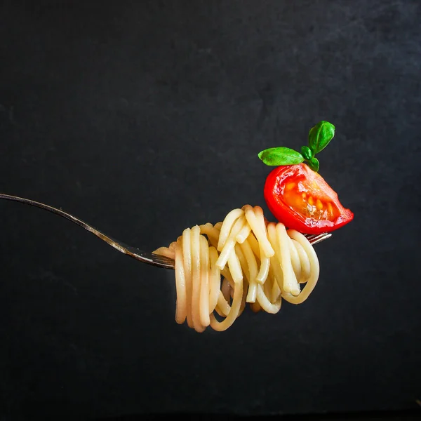 Макаронні Спагетті Помідорами Базиліком Концепція Здорового Харчування Простір Копіювання Верхнього — стокове фото