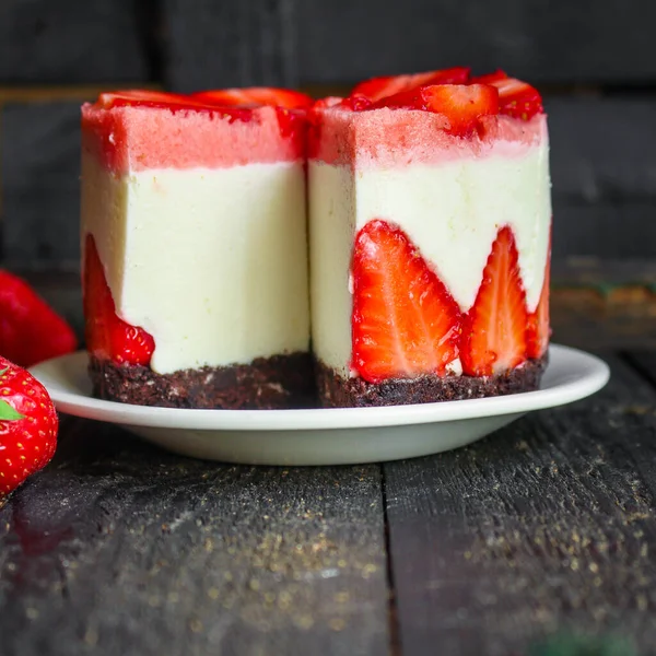 Cheesecake Strawberrie Tatlı Mascarpone Tatlı Pasta Sağlıklı Servis Edilen Böğürtlen — Stok fotoğraf