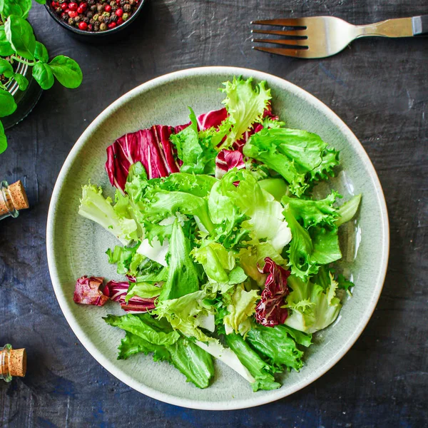 Gesunder Salat Blättermischsalat Mikrogemüse Gemüsesnack Lebensmittel Hintergrund Kopierraum Für Text — Stockfoto