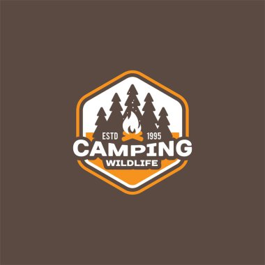 Kamp ve açık macera retro logo, rozet, etiket, damga tasarımınız için. Yaz ve kış Insignia tatil. Vektör çizim.