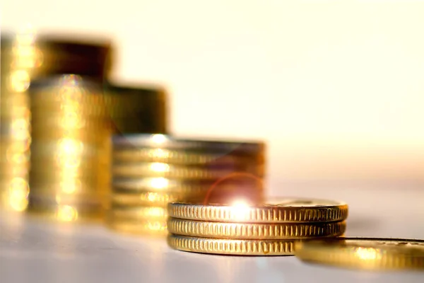 Monedas apiladas en barras  . — Foto de Stock