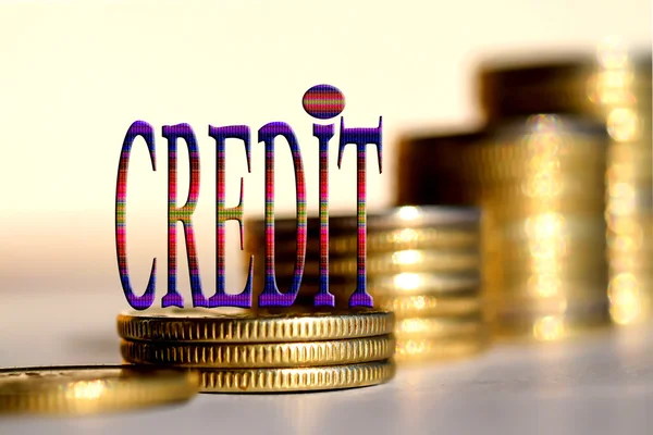 A palavra "Crédito" no fundo as colunas de moedas  . — Fotografia de Stock